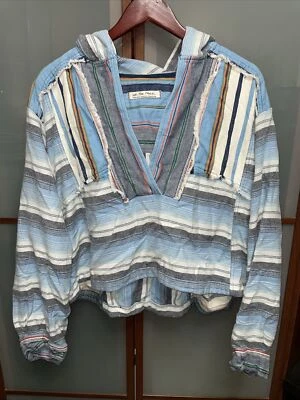 Poncho corto We the Free Willowa con capucha azul playa boho manga larga talla XS Foto 1 de 4