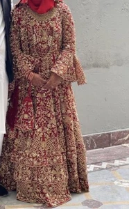 Beautiful Wedding dress red, Asian/Indian/Pakistani, heavy embroidery - Picture 1 of 4