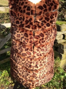 Gilet donna pelliccia sintetica stile gilet tre colori opzioni SVENDITA FINALE solo 12€. - Foto 1 di 4