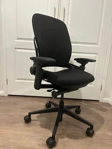 Steelcase Leap V2 office chair - With armrest - Picture 1 of 7