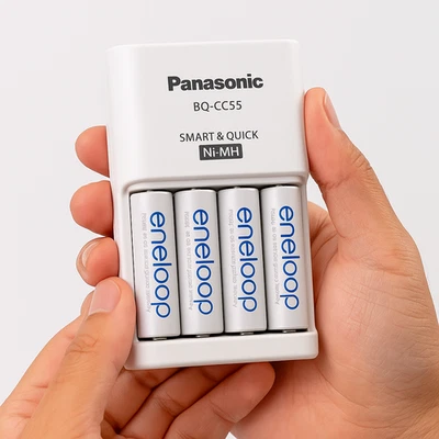 Panasonic Eneloop BQ-CC55 smart & quick (& 4xAA Batterien) Batterieladegerät - Bild 1 von 3