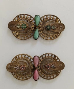 Par de hebillas de cinturón antiguas de metal dorado con piedras pulidas y flores esmaltadas - Imagen 1 de 7