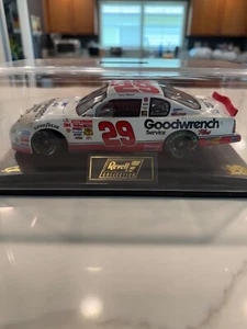 2001 Kevin Harvick #29 Goodwrench Service Plus 1:24 NASCAR Revell Raced Version - Picture 1 of 6