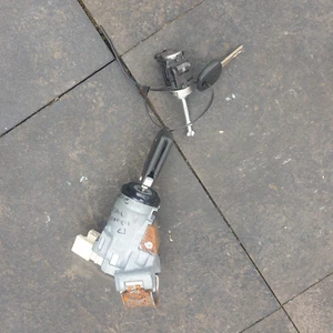 Peugeot 108, Citroen C1 MK2 Lenkschloss, Türschloss mit Schlüssel. 2014 bis 2022 - Bild 1 von 3