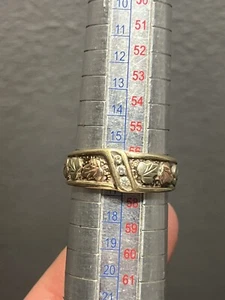 10K Solid Black Hills Gold 3 Diamonds 6 Leaves Mens Wedding Band Ring Size 8 - Picture 1 of 13