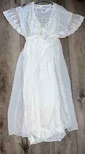 Flora Nikrooz Vintage Peignoir Abito Accappatoio Set Pizzo Ricamato Bianco Taglia S NUOVO - Foto 1 di 13