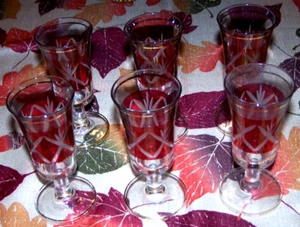 6 Vintage Lovely Red & Clear Cut Glass Cordials - Picture 1 of 1