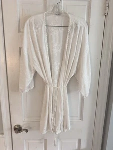 In Bloom by Jonquil Sz M-L Embroidered Floral Robe White Scalloped Bridal Beach - Picture 1 of 15