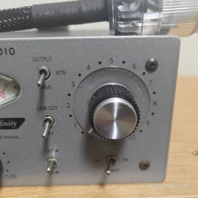 (US Duty Free) Universal Audio 710Twin-Finity Preamplifier, Used - Image 1 of 4