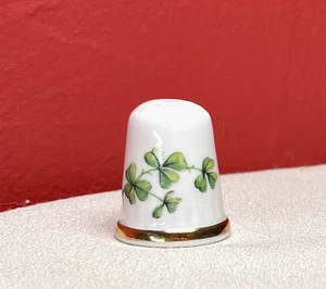 Tréboles de la suerte con dedal de porcelana de hueso adorno dorado condesa Inglaterra de colección - Imagen 1 de 6