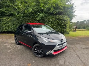 TOYOTA AYGO..1.0 PETROL..5 SPEED...BLACK...5 DOOR...1 OWNER..ONLY 34000 MILES - Picture 1 of 10