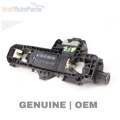 Mercedes-Benz C350 2008-2011 - Soporte de manija de puerta exterior derecha 2047600834 Foto 1 de 4