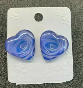 1 pair of blue/ lilac 20 mm wide heart shape acrylic button style earrings - Picture 1 of 3
