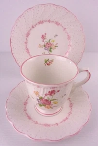 Platillo y trío de platos vintage 1986-2003 taza de patas rosadas Nikko Peony - Imagen 1 de 7