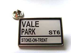 PORT VALE STADIUM ROAD STREET SIGN LAPEL PIN BADGE GIFT - Picture 1 of 1