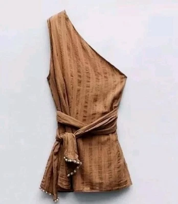 NUEVO CON ETIQUETAS ZARA Un Hombro Rayas Cuentas Envolvente Top Camisa Marrón 100% Algodón Boho Pequeña Foto 1 de 4