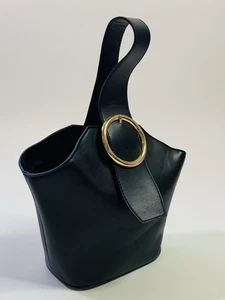A New Day Bucket Bag schwarz mit goldener Schnalle - Bild 1 von 11
