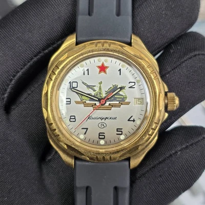 Relógio de pulso militar Wostok Red Star Komandirskie Vostok Commander década de 1990 - Imagem 1 de 4