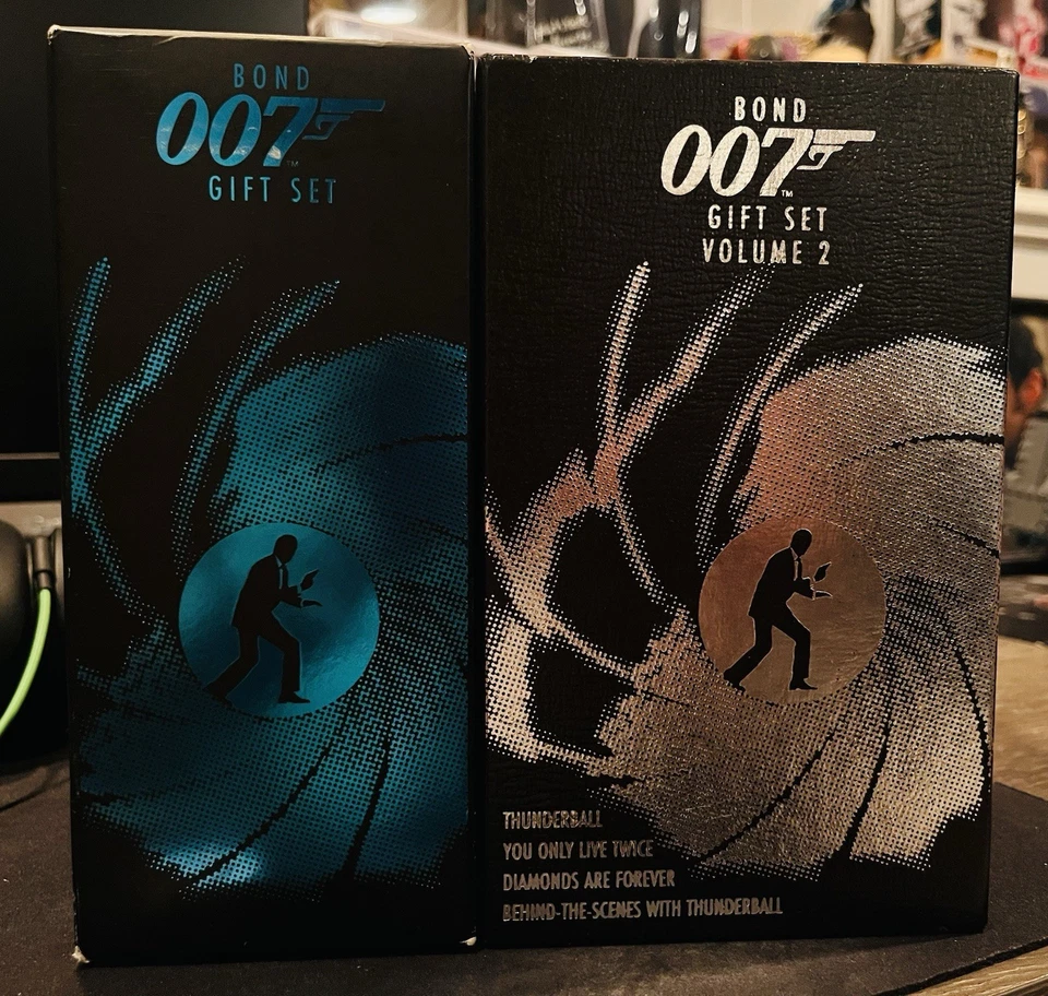 James Bond Deluxe Gift Sets - VHS Gift Set + Gift Set Volume 2 (GREAT CONDITION) Foto 1 de 4