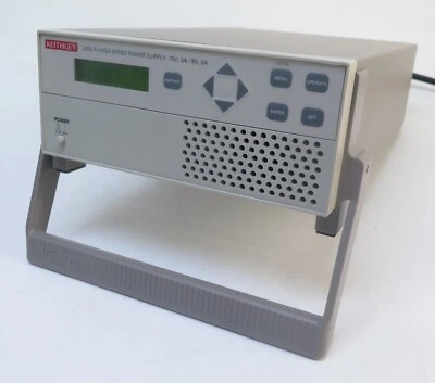 Fuente de alimentación de CC de alta velocidad Keithley 2303, 15V, 3A / 9V, 5A (45 vatios) Foto 1 de 4
