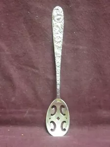 S Kirk & Son Sterling REPOUSSE ORIGINAL PIERCED OLIVE SPOON 6" 24 grams No Mono - Picture 1 of 4