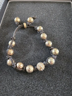 Pulsera Shamballa bola dorada y cuero marrón - cuentas de bola de metal pesado Foto 1 de 3