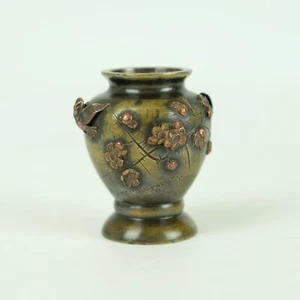 Small japanese bronze copper vase with raised flowers and birds 6 cm 19th C - Picture 1 of 11