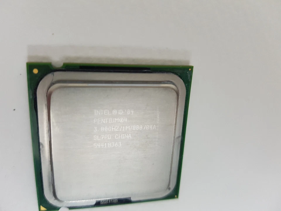 Processore Intel Pentium 4 631 SL7PU 3.00GHz 800MHz FSB 1MB 04 A - Immagine 1 di 1