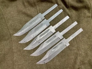 LOTE DE 5 CUCHILLOS EN BLANCO DE ACERO DAMASCO HECHOS A MANO PERSONALIZADOS CON PATRÓN DE TORSIÓN S - Imagen 1 de 4