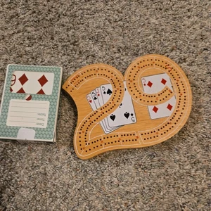 Small Wooden 2 Track "29" Shaped Cribbage Board with Pegs  6" x 4" - Picture 1 of 2