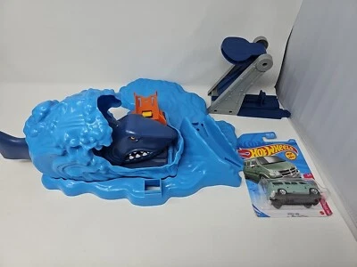 Hot Wheels Ultimate Garage  Shark Attack Spare Parts + Sealed DODGE VAN - Image 1 of 4