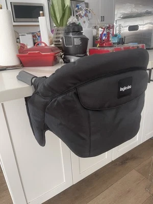 Cadeira de Mesa Inglesina AY90F6BLKUS/D - Preta - Imagem 1 de 4