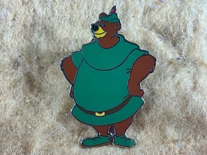 K12-90 DISNEY PIN - LITTLE JOHN / BEAR FROM ROBIN HOOD - 2001 - NEW - Picture 1 of 2