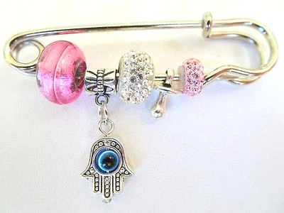 Charm Hamsa tono argento Kabbalah rosa e bianco spilla malocchio con ciuccio  - Immagine 1 di 2