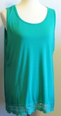 Camisa Southern Grace para mujer túnica sin mangas verde suave fluida acento de ganchillo Foto 1 de 4