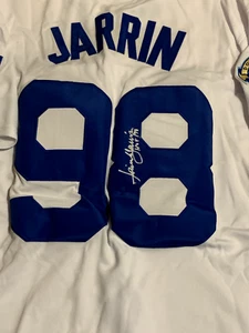 CAMISETA AUTOGRAFIADA FIRMADA POR JAIME JARRIN DE LOS ANGELES DODGERS "HOF 98" EMISORA - Imagen 1 de 5
