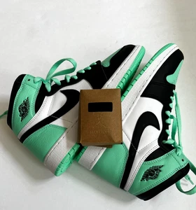 BRAND NEW - Air Jordan 1 Retro OG High Green Glow - 6Y Boys - w/ Extra Laces - Picture 1 of 8