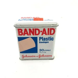 BAND AID Metal Lata Vintage 1983 Hecho en EE. UU. Anuncio de utilería - Imagen 1 de 4