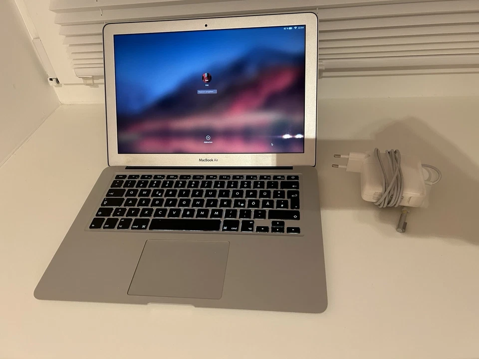 Apple MacBook Air A1369 - Silber Intel Core i7, 4GB, 256GB SSD - Bild 1 von 3