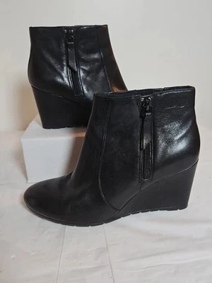 Clarks 66436 Artisan Black Leather Wedge Ankle Boots Booties Womens Size 8.5 - Image 1 of 4