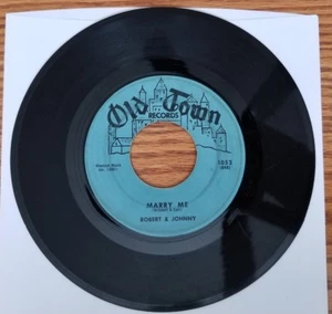 Vintage 45 RPM Robert & Johnny Marry Me & I Believe in You Old Town 1052 1962 - Bild 1 von 2