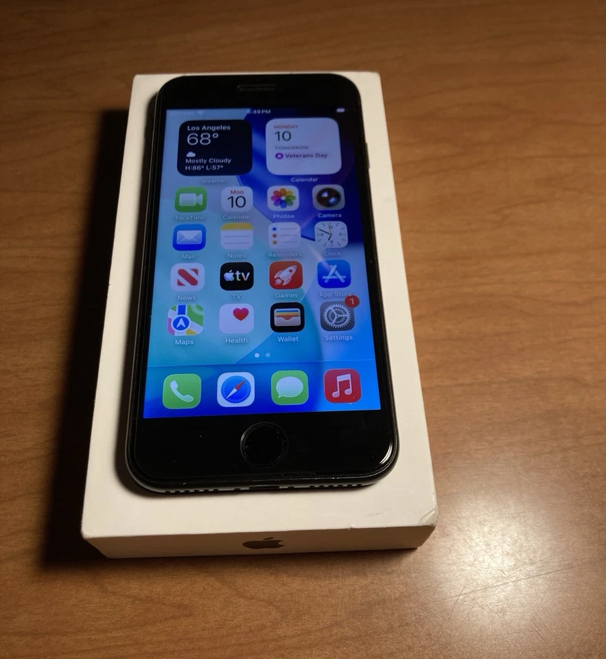 Apple iPhone SE (3rd Generation) 256GB, Black, Unlocked - Image 1 of 4