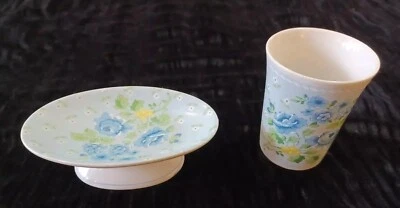 CONJUNTO DE SABONETEIRA FLORAL AZUL PORCELANA VINTAGE, COPO BANHEIRO FLORES ROYAL AMES - Imagem 1 de 4