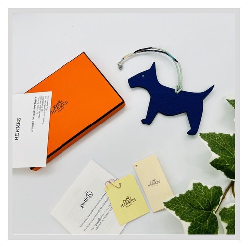 HERMÈS Charm HERMES Petite H in pelle navy buon prodotto