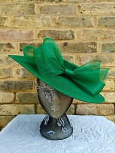Sombrero de boda fascinador grande verde Kentucky Derby Royal Ascot arco - Imagen 1 de 2