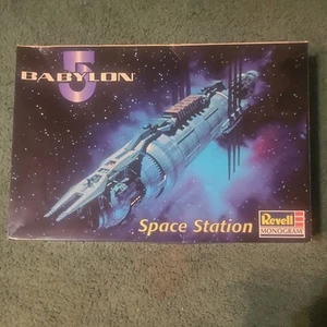 1998 Revell Monogram Babylon5 Space Station Unassembled Plastic Model Used - Picture 1 of 4