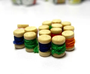 Carretes de algodón para casa de muñecas miniatura 1:12 carretes de hilo sala de coser (15 piezas) - Imagen 1 de 7