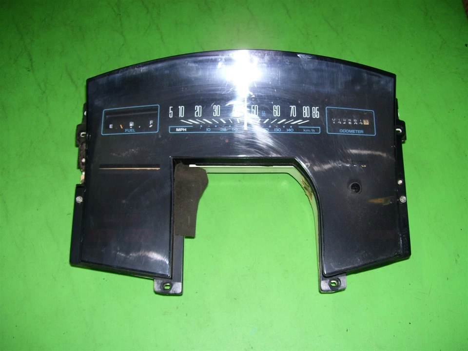 Oldsmobile Cutlass Calais 1988 velocímetro cuadro de instrumentos medidores 127 k Foto 1 de 2