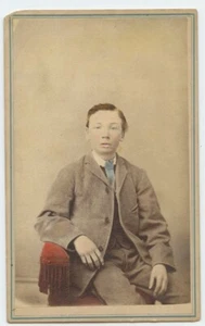 Carte de Viste Hand-Tinted Young Man on Red Velvet Chair Muskecon Michigan - Picture 1 of 2