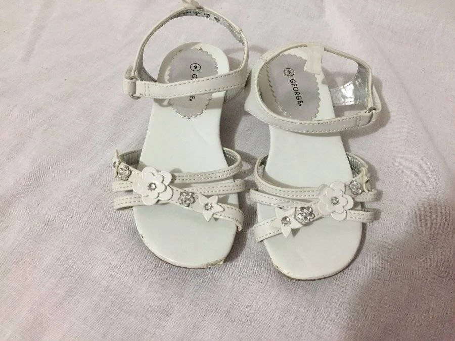 Девочки младенцев и малышей размер 6 George белые каблуки сандалии цветы стразы v - Изображение 1 из 1